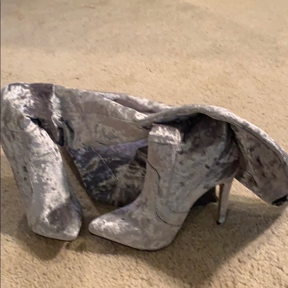SILVER/GRAY crushed velvet Thigh-Hi boots-NWOT - Picture 3 of 7